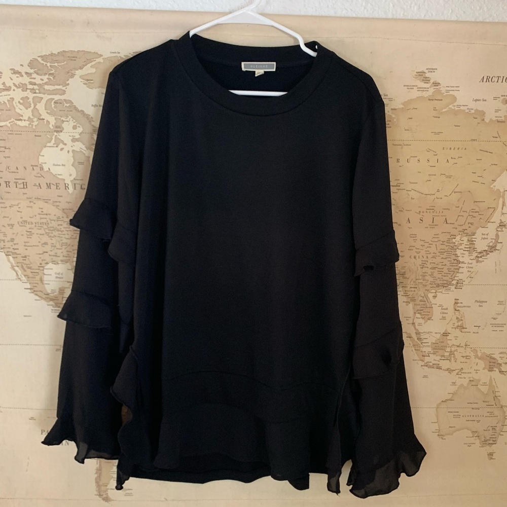 Black crew with Ruffle